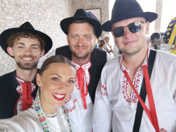 Michaela Kertészová pri folklórnom tanci 