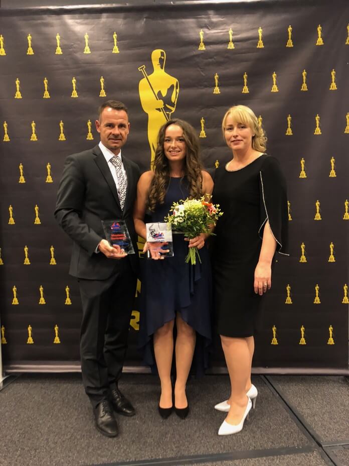 Soňa Stanovská s ocenením Kanoista roka 2018 s rodičmi